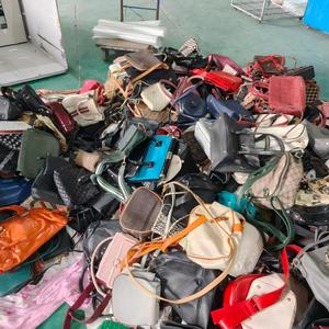 Sacs pour femmes d'occasion, sacs en cuir de seconde <span class=keywords><strong>main</strong></span>, sacs pour femmes usagés mixtes, revente - Product Image 1