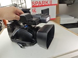 Caméra de conférence professionnelle <span class=keywords><strong>Panasonic</strong></span> PV100GK d'occasion, 4K, zoom optique 10x, matériau plastique - Product Image 5