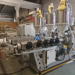 Machine de fabrication de tuyaux en polyéthylène PE à trois couches 20-110mm ligne de production extrudeuse de tuyaux en HDPE