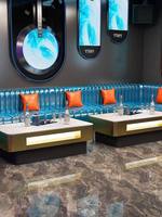 Table de bar carrée en acier inoxydable sur mesure avec plateau en marbre pour salles privées KTV et clubs - Design minimaliste moderne