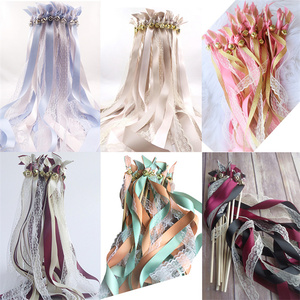 Venta al por mayor de varitas de cinta de encaje, serpentinas <span class=keywords><strong>con</strong></span> campanas, varitas de hadas, palo para actividades de boda, fiesta de cumpleaños de Navidad - Product Image 5