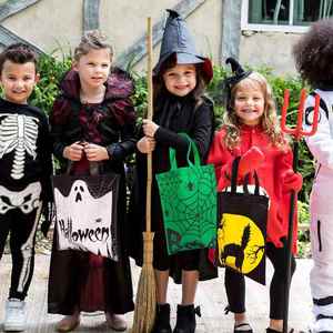 Bolsa de Regalo de Halloween Reutilizable de Tela No Tejida con Diseño de Calavera, Calabaza y Bruja para Dulces, Ideal para Fiestas y Bromas Navideñas para Niños - Product Image 3