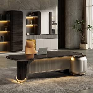 Bureau de direction en L avec éclairage, résistant aux taches et à la saleté, design moderne et minimaliste, usage commercial, finition cuite - Product Image 2