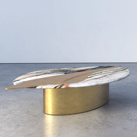 Table basse de designer en marbre naturel strié avec base cylindrique ovale et accent métallique sculptural – Idéale pour la maison de rêve