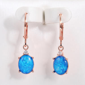 Eleganti Orecchini Pendenti in Argento 925 con Opale per Donne, Gioielli Raffinati per Uso Quotidiano con Design a Pietra Ovale e Montatura a Griffe - Product Image 3