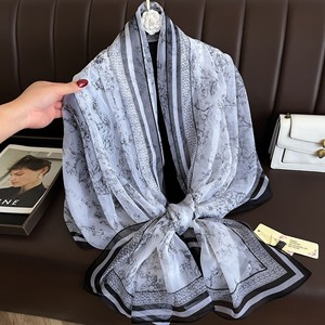 Nouvelle Écharpe Longue Décorative en Polyester 125*180cm, Imprimé Orchidée Creuse, Protection Solaire Printemps-Été, Polyvalente pour Femme - Product Image 4