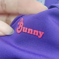 Forme d'étiquettes de transfert de chaleur en silicone/caoutchouc imprimées personnalisées pour les vêtements et sacs promotionnels Logo de chapeaux sur les vêtements