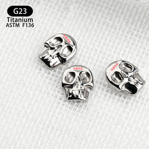 Clous d'oreilles en titane motif crâne 5,8 mm x 7 mm F136 de qualité implantable pour bijoux de piercing - Product Image 4