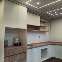 Maison conteneur modulaire de 30 pieds de hauteur et de largeur supplémentaires, avec revêtement mural en panneaux WPC Rose Gold, pour chantier et entrepreneur