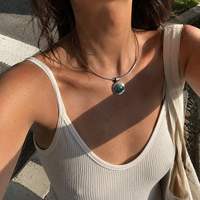 Collier Torque avec pendentif cabochon turquoise serti clos en cuivre ton argenté, bijou statement pour femme, cadeau