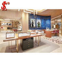 Vitrine de présentation de bijoux ronde de luxe, comptoir en verre circulaire, îlot incurvé en acier inoxydable doré, aménagement de boutique