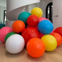 Esfera Inflable Naranja Mate Vibrante, Esfera Gigante de PVC para Instalaciones de Arte Moderno y Exhibiciones Comerciales Creativas en Escaparates