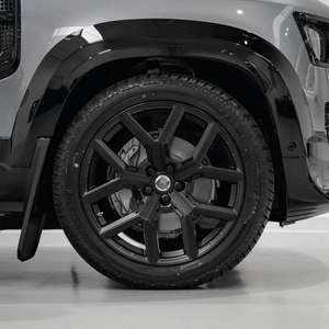 Kit <span class=keywords><strong>de</strong></span> Carrocería Estilo Urbano 2026 para Land Rover Defender 2020-2025, Venta Directa <span class=keywords><strong>de</strong></span> Fábrica, Piezas <span class=keywords><strong>de</strong></span> Reestilización en Negro Brillante con Cubierta <span class=keywords><strong>de</strong></span> Pedal y Cubierta <span class=keywords><strong>de</strong></span> Neumático - Product Image 5