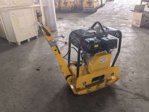 Machine de construction de routes à haute efficacité HZR220 moteur à essence bidirectionnel vibrant 220KG compacteur à plaques - Product Image 3