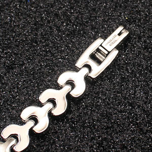 ساعة نسائية بعجلة الحظ وحلية من اللؤلؤ الطبيعي، حركة كوارتز، إطار من السبائك، زجاج ياقوتي، سوار 16 ملم، حزام طويل مقاوم للماء - Product Image 5