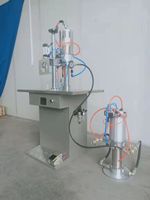 Machine de remplissage d'aérosol en aluminium