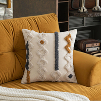 Taie d'oreiller de style bohème avec un motif géométrique tissé à franges de couleur crème et une taie d'oreiller en peluche