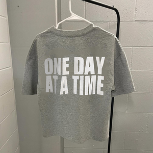 Camiseta de Algodón 100% de Gran Tamaño, Tejida, Gruesa, Corta, Varios Colores, con Logotipo Personalizado Serigrafiado, Marca Privada, Estilo Desgastado - Product Image 4