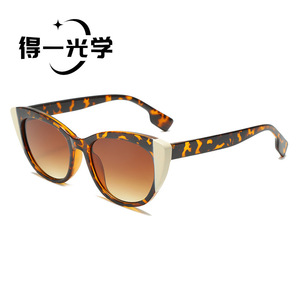 แว่นกันแดด De Yi Optics สำหรับผู้หญิง แบบ Color-Blocked ป้องกันรังสียูวี 400 กรอบพลาสติก PC รุ่น 3 - Product Image 1