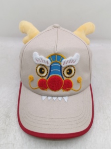 Gorras de Béisbol Personalizadas con Diseño de Caricaturas y Logotipo Bordado en Tela - Product Image 1