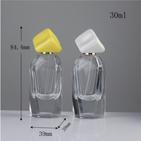 Nouveau design, flacon atomiseur de parfum en verre vide de 30 ml, forme irrégulière sculptée, avec emballage de luxe en stock