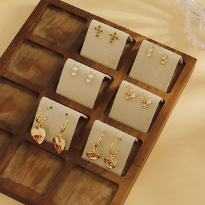 Pendientes <span class=keywords><strong>de</strong></span> aro delicados <span class=keywords><strong>de</strong></span> aleación <span class=keywords><strong>de</strong></span> metal <span class=keywords><strong>con</strong></span> <span class=keywords><strong>perla</strong></span> circón diseños mixtos minimalistas pendientes casuales diarios para mujeres jóvenes - Product Image 5