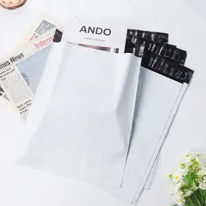 Tas pengiriman plastik kustom paket gulung berperekat putih paket kantong surat untuk tas pengiriman kemasan Mailer