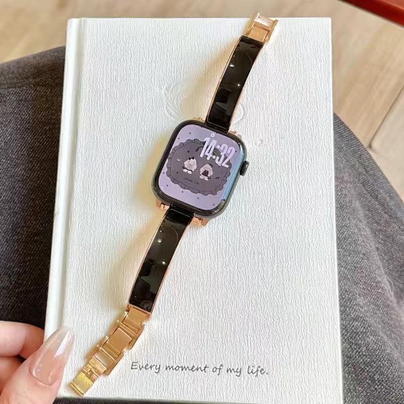 โรสโกลด์และสีดำ