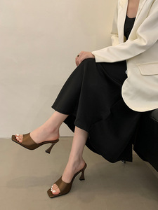 Sandalias de Tacón <span class=keywords><strong>Ancho</strong></span> de Seda de Alta Calidad para Mujer, Pantuflas Cómodas con Punta Cuadrada, Mules con Tacones Originales, Zapatos de Vestir para Fiesta de Verano, Color Marrón - Product Image 6