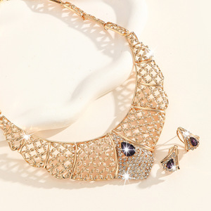 Conjunto de collar y pendientes exagerados de moda para mujer, estilo europeo y estadounidense, cadena de aleación con flores, accesorios para novias - Product Image 4