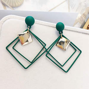 Anting untuk Wanita Desain Stud Geometris Trendi Gaya Dingin Serbaguna Logam Persegi Berongga Emas Berlian Paduan - Product Image 1