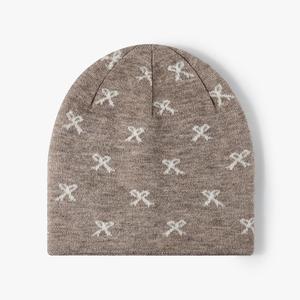 Bonnets en tricot respirants de style rétro pour fiançailles, créant des courbes charmantes, bonnets de course personnalisés - Product Image 6