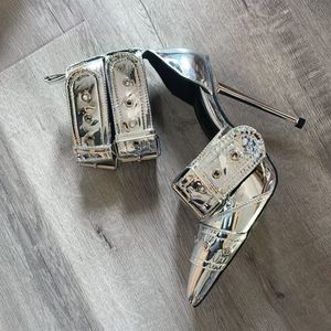 สีสันใหม่สุดฮิต รองเท้าส้นสูงผู้หญิงแบบหัวเข็มขัดใหญ่ สีเงิน - Product Image 5