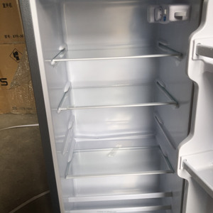 Réfrigérateur moderne à trois portes en acier inoxydable de 206 litres, congélateur supérieur, idéal pour la maison, l'extérieur et l'hôtellerie – Meilleure vente - Product Image 4