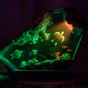 Adorno Luminoso de Resina Marina con Forma de Tortuga Marina y Naufragio, Decoración de Ecosistema Oceánico con Luz LED y Pez Payaso para Regalo Coleccionable - Product Image 1