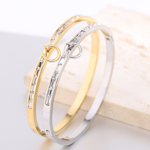 Bracelet tendance 60 mm en acier inoxydable avec une rangée de zircons incrustés et anneau suspendu pour femme, bijou cadeau - Product Image 1