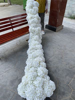 Composition florale de luxe en soie artificielle 2026, cascade romantique de hortensias blancs, chemin de table pour décoration de mariage