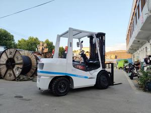Carretilla elevadora con motor diésel de 3 toneladas TCM 30 De alto estándar 4,5 M Rise Japan Venta superior 100% Combustión interna lista para usar a bajo precio - Product Image 4