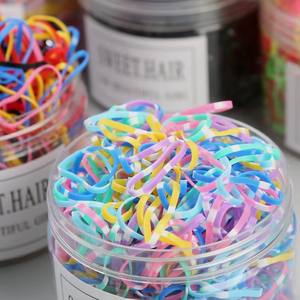 Jelly Color 500 pièces bandes de <span class=keywords><strong>cheveux</strong></span> élastiques jetables chouchous en tissu doux pour enfants et bébés une boîte épaissir les élastiques - Product Image 3