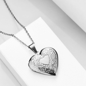 <b>Heart</b> <b>Shaped</b> <b>Locket</b> Pendant 18K Gold Plated Stainless Steel Photo Frame Charm Necklace Unisex Gift Jewelry - Product Image 4