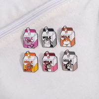 En gros, épingles en métal à l'effigie de dessins animés, badges créatifs et amusants en forme d'animaux et de boissons, épingles en émail personnalisées en forme de boîte de lait et de paille pour vêtements et sacs