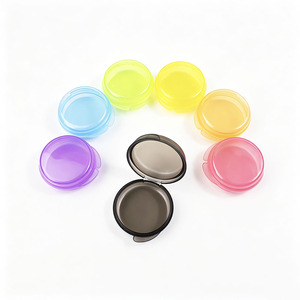 Recipientes redondos de plástico coloridos con tapas para almacenamiento de medicamentos - Product Image 5