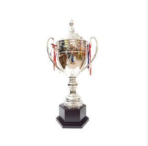 Coupe universelle <span class=keywords><strong>de</strong></span> base <span class=keywords><strong>de</strong></span> trophée en bois noir pour la compétition sportive majeure pour le jeu <span class=keywords><strong>de</strong></span> football <span class=keywords><strong>de</strong></span> football Récompenses Stock Trophées Médailles Plaques - Product Image 1