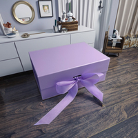 Boîte cadeau en carton rigide magnétique avec logo personnalisé, laminage mat, gaufrage, doublure en éponge, fermeture à ruban
