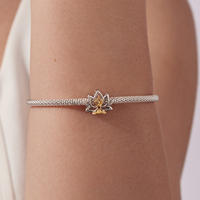 Breloque Fleur de Lotus avec Pendentif Religieux en Forme de Yoga Plaqué Or pour Cadeau Unisexe