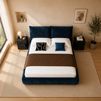 Lit plateforme moderne écologique en tissu bleu avec cadre en bois, tête de lit moelleuse et table de chevet