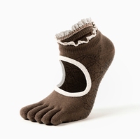 Vente en gros de chaussettes de yoga à cinq orteils pour femmes, chaussettes de ballet à cheville séparées pour le fitness en salle