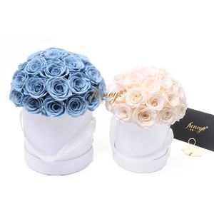 Roses stabilisées éternelles personnalisées avec logo dans une boîte ronde, carrée ou en forme de cœur - Product Image 6