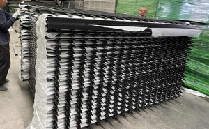 Giá Rẻ Giá Ngoài Trời Kim Loại Vườn Hàng Rào 3 Đường Sắt Màu Đen <span class=keywords><strong>6</strong></span> Chân Cao Kim Loại <span class=keywords><strong>Picket</strong></span> Hàng Rào - Product Image 6