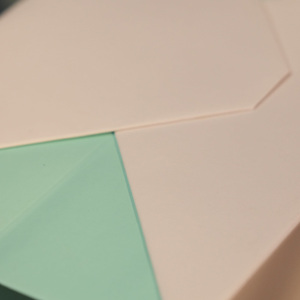 กระเป๋าช้อปปิ้งกระดาษเคลือบพร้อมพิมพ์โลโก้และพิมพ์ออฟเซ็ตตามต้องการ - Product Image 5